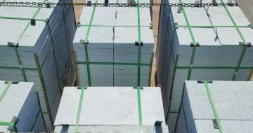 伊春 芝麻白花岗岩5公分地铺石 花岗岩厂家工厂装车日常