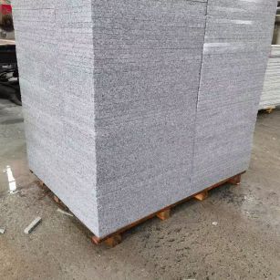 伊春 芝麻白火烧面1.8厚300*600地铺石，尺寸标准，厚薄均匀