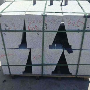 伊春 芝麻白异形坐凳，石凳