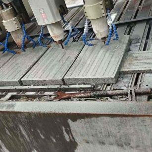 伊春 芝麻白花岗岩荔枝面盲道雕刻