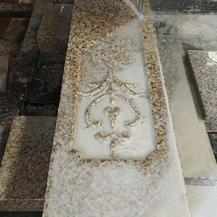 伊春 黄金麻花岗岩异形加工雕刻栏杆大柱