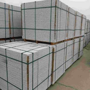 伊春 白麻花岗岩石材荔枝面地铺石（300*600*50）