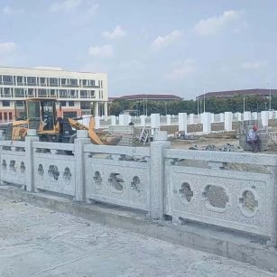 伊春 白麻花岗岩荔枝面河道栏杆