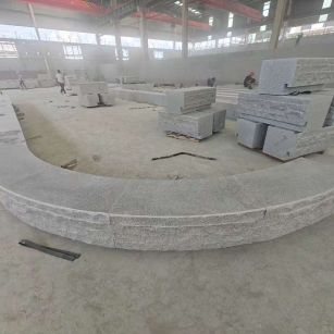 伊春 芝麻白异形坐凳，自然面光面弧形加工