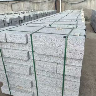 伊春 白麻花岗岩路沿石，弧形路沿石，道牙石，马路牙子，界石，路缘石，平沿石，直岩石，平缘石等