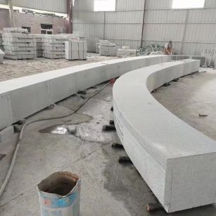 伊春芝麻白花岗岩石板材 园林光面弧形坐凳