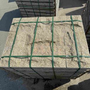 伊春 黄金麻花岗岩石材自然面蘑菇石成品