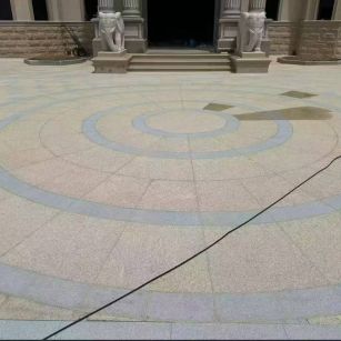 伊春 黄金麻芝麻灰花岗岩石材地铺拼接效果