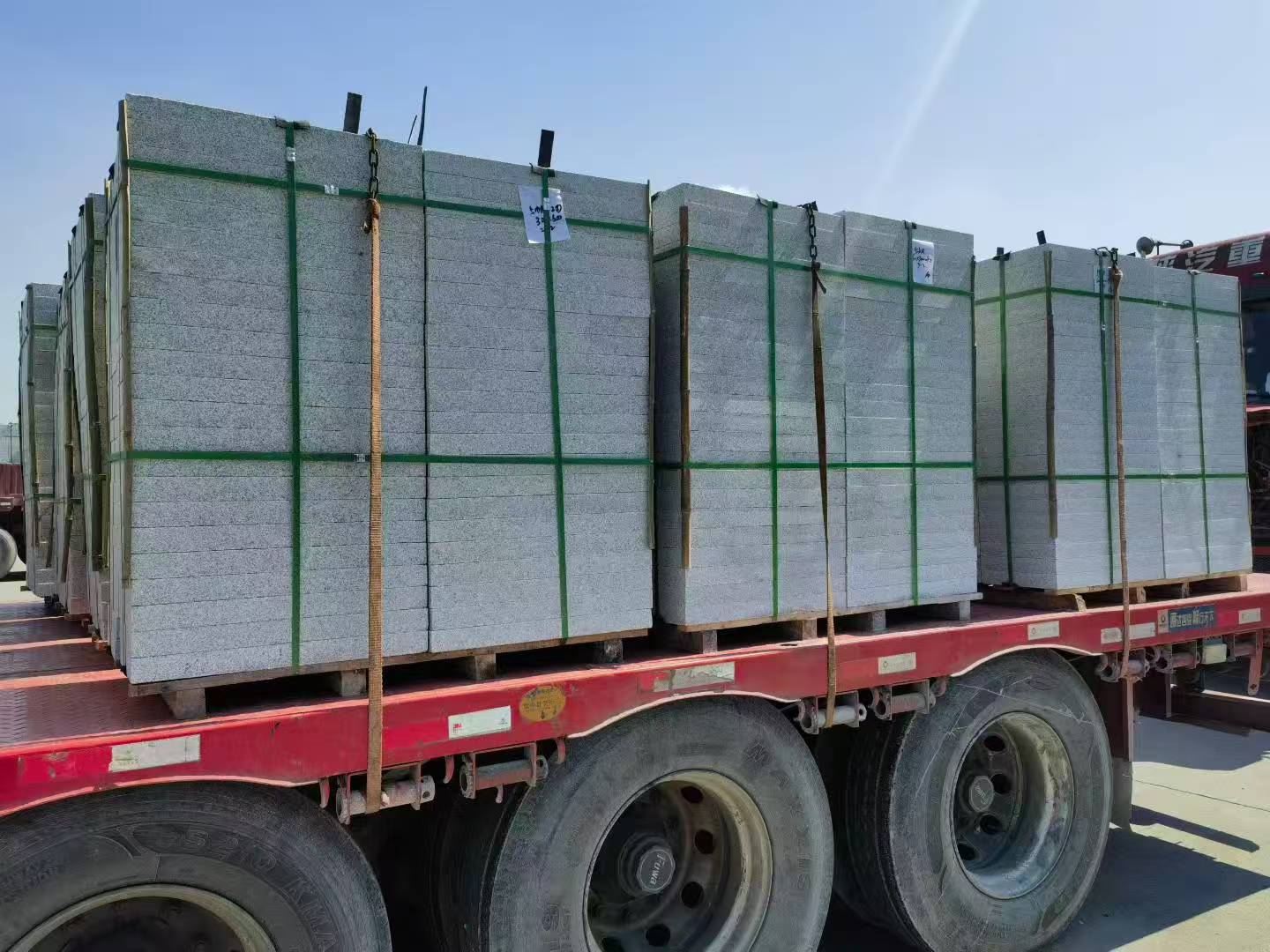 伊春芝麻白花岗岩出货日常地铺石