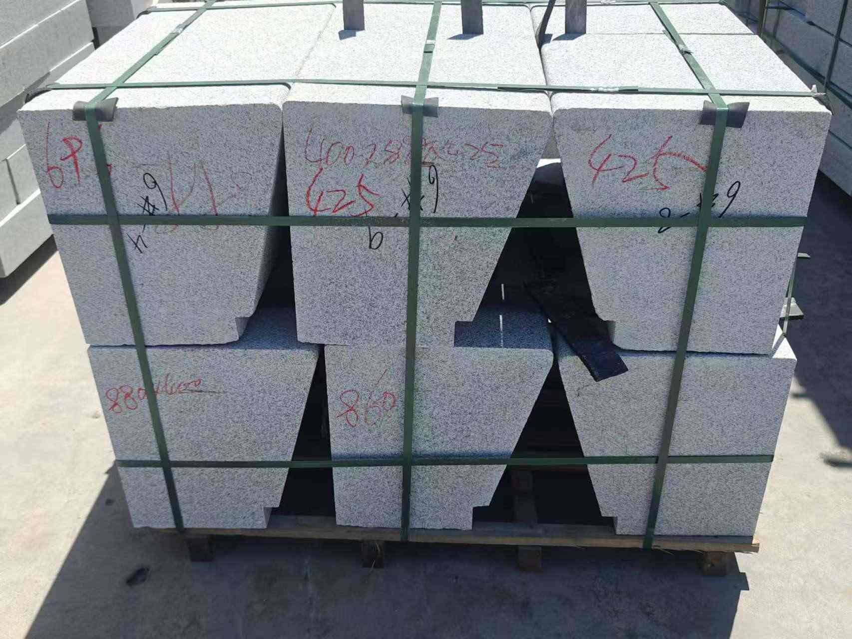 伊春 芝麻白异形坐凳，石凳