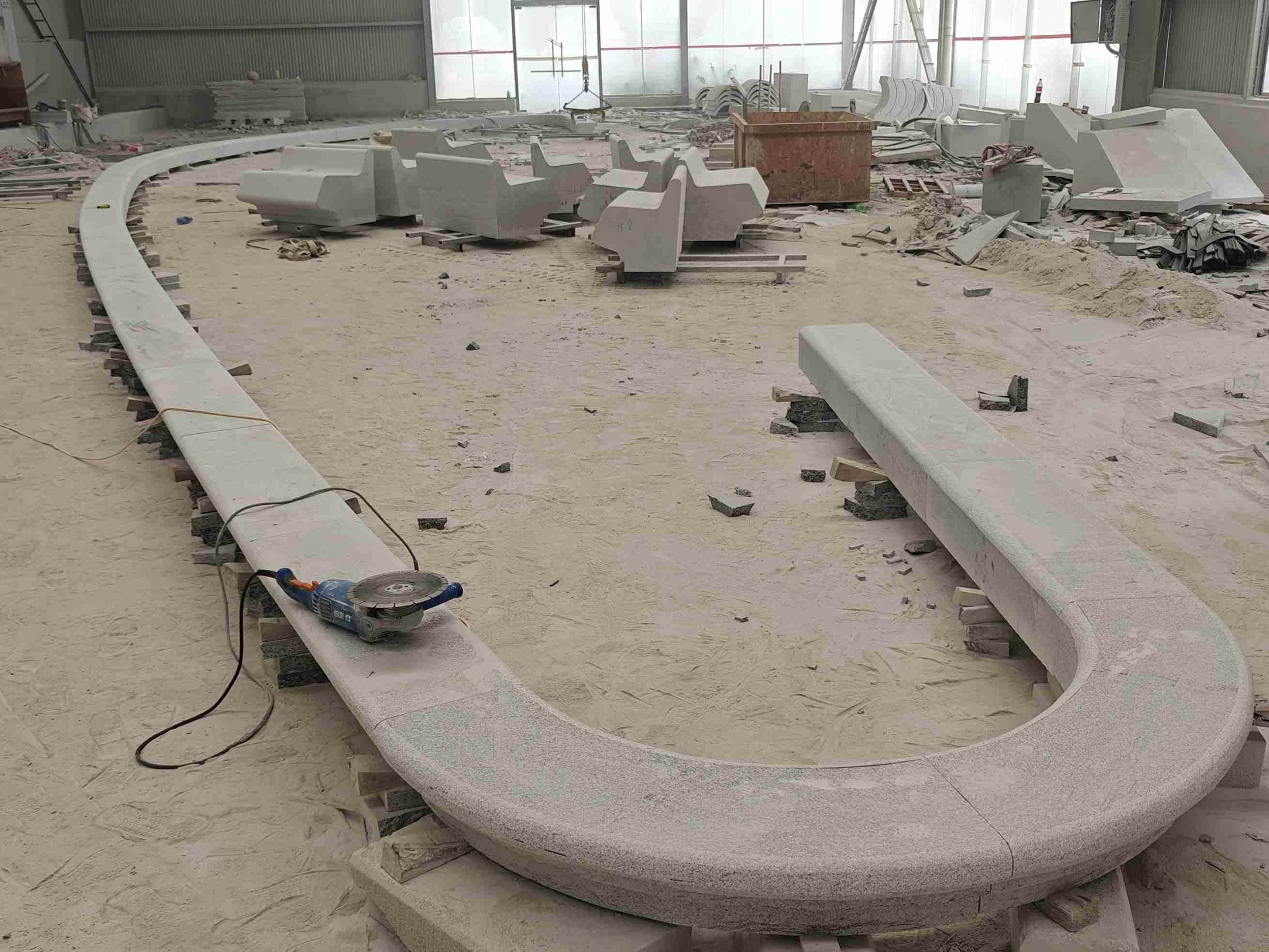 伊春 芝麻白花岗岩弧形花坛石，坐凳石