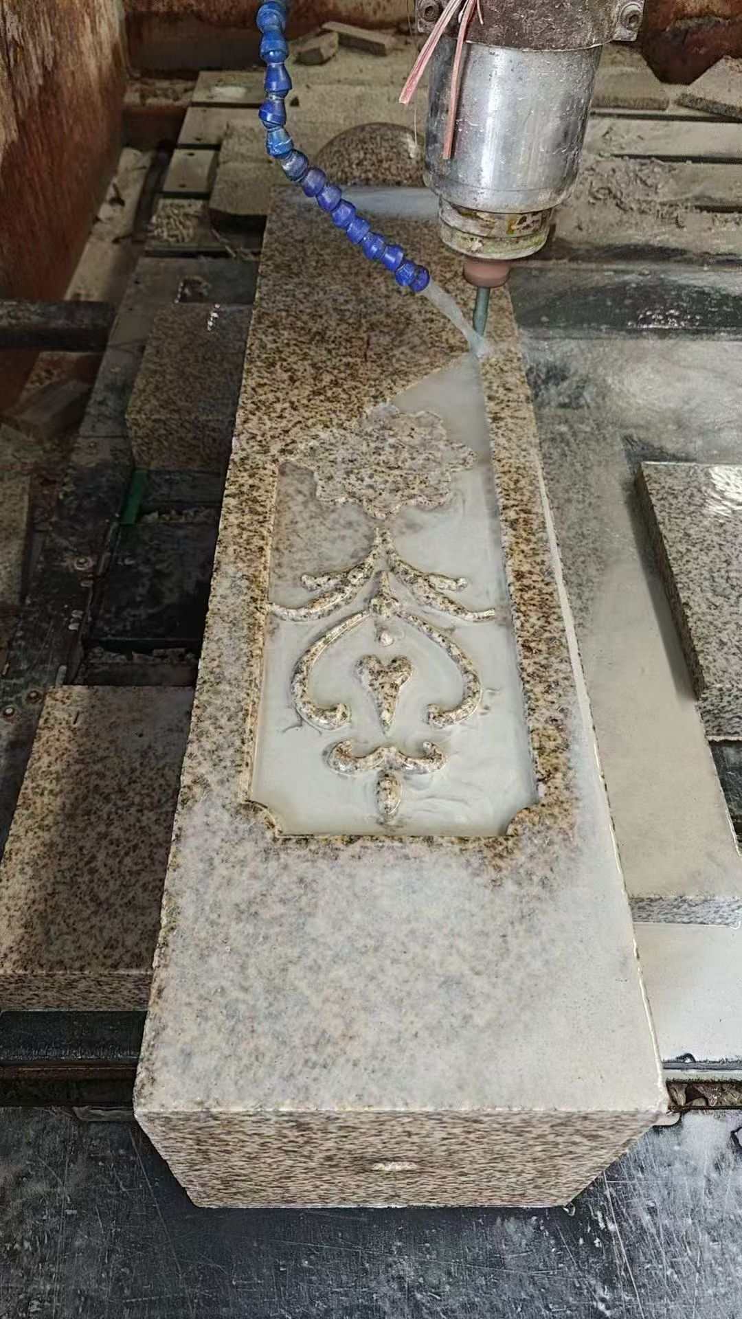 伊春 黄金麻花岗岩异形加工雕刻栏杆大柱