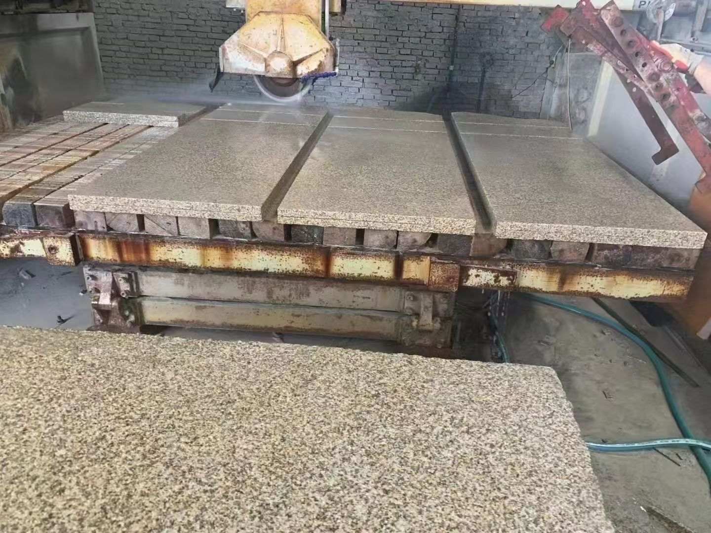 伊春 黄金麻荔枝面成品板加工