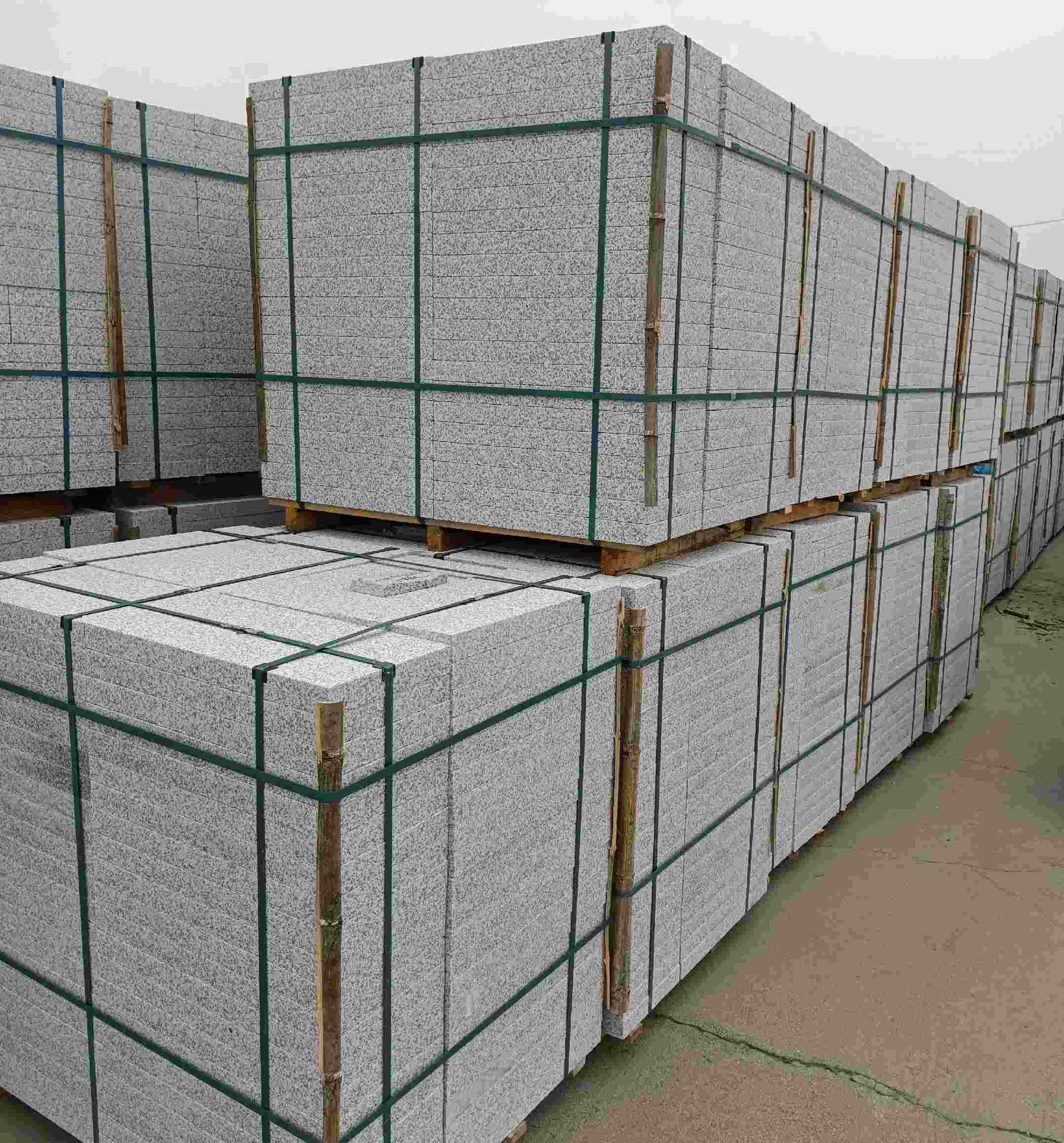 伊春 白麻花岗岩石材荔枝面地铺石（300*600*50）