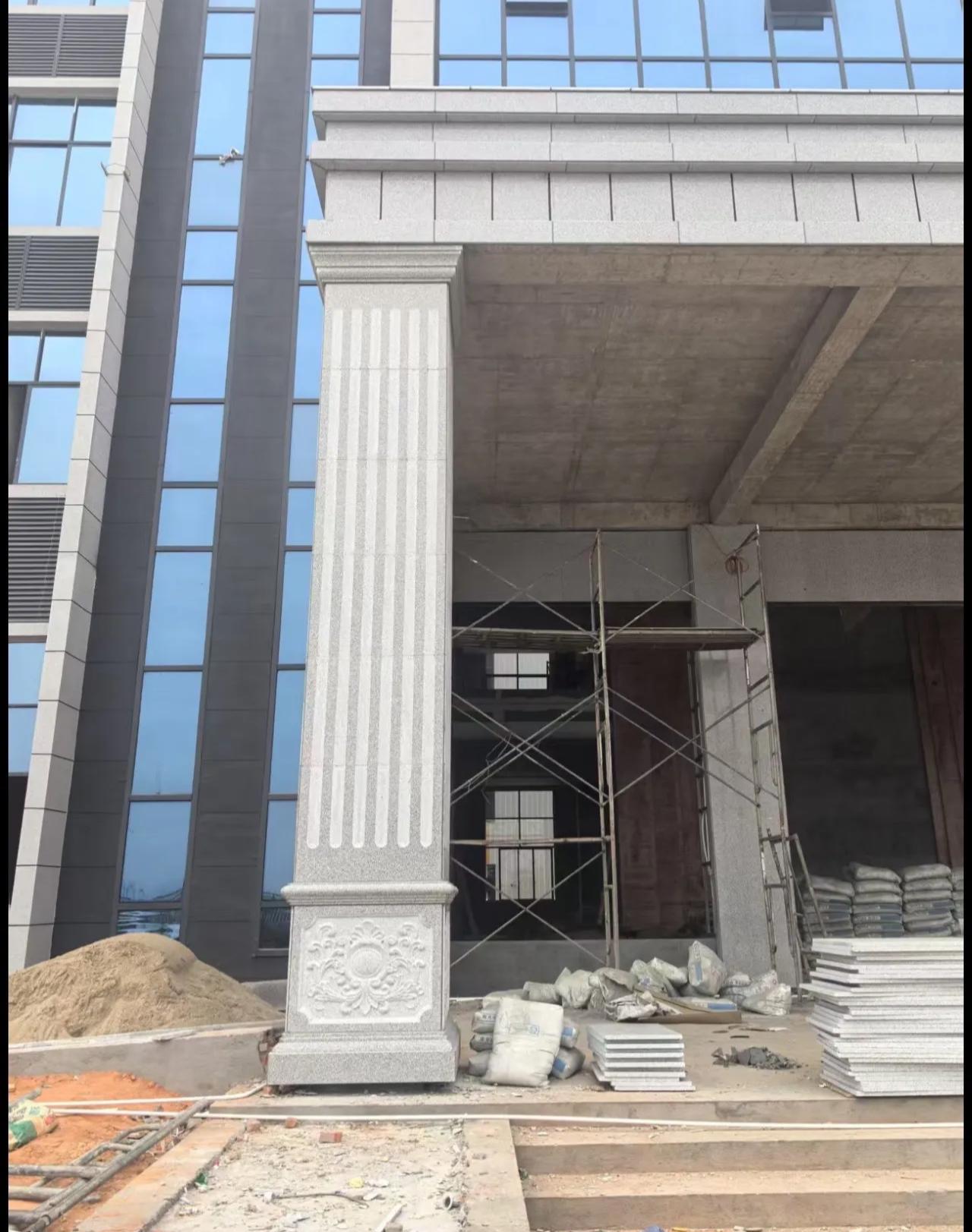 伊春 芝麻白光面花岗岩门楼大柱（罗马柱）配雕花底座