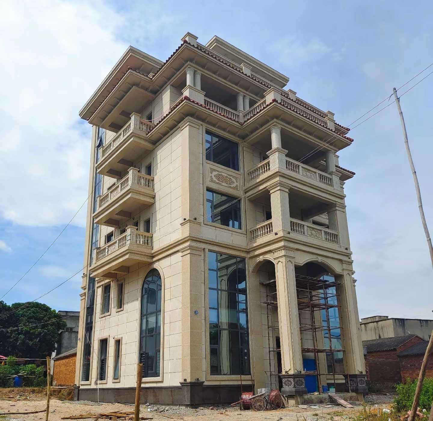 伊春 黄金麻花岗岩石材别墅外墙干挂搭配（雕花栏杆花瓶柱门楼罗马柱）