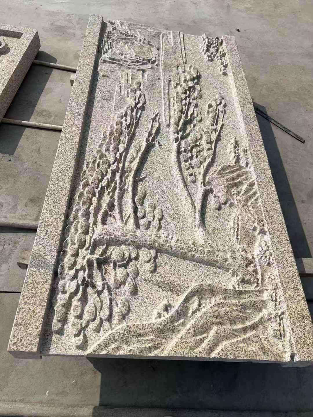 伊春 黄金麻雕刻板浮雕迎客松