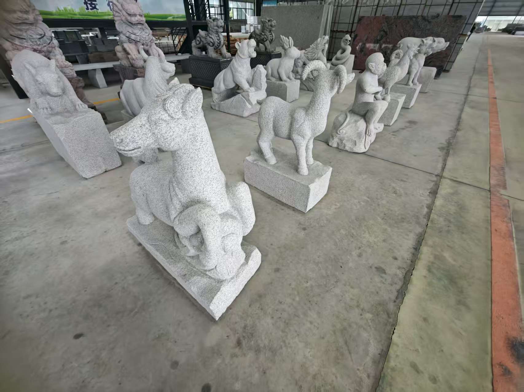 伊春 芝麻白花岗岩造型立体雕刻——十二生肖