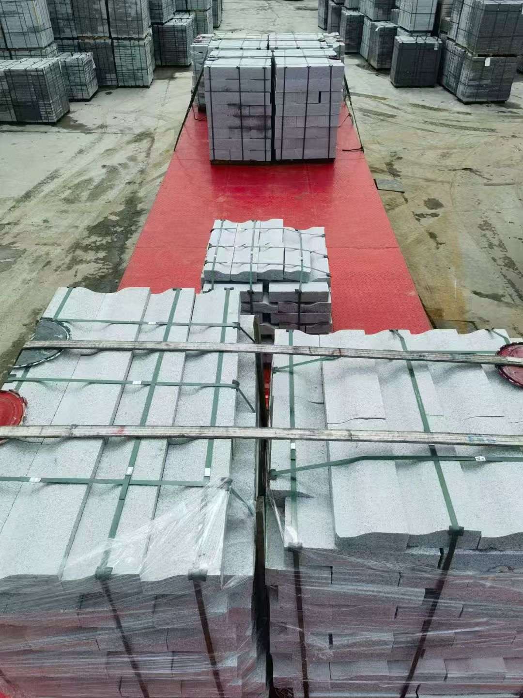 伊春 芝麻白仿形加直形路沿石出货日常