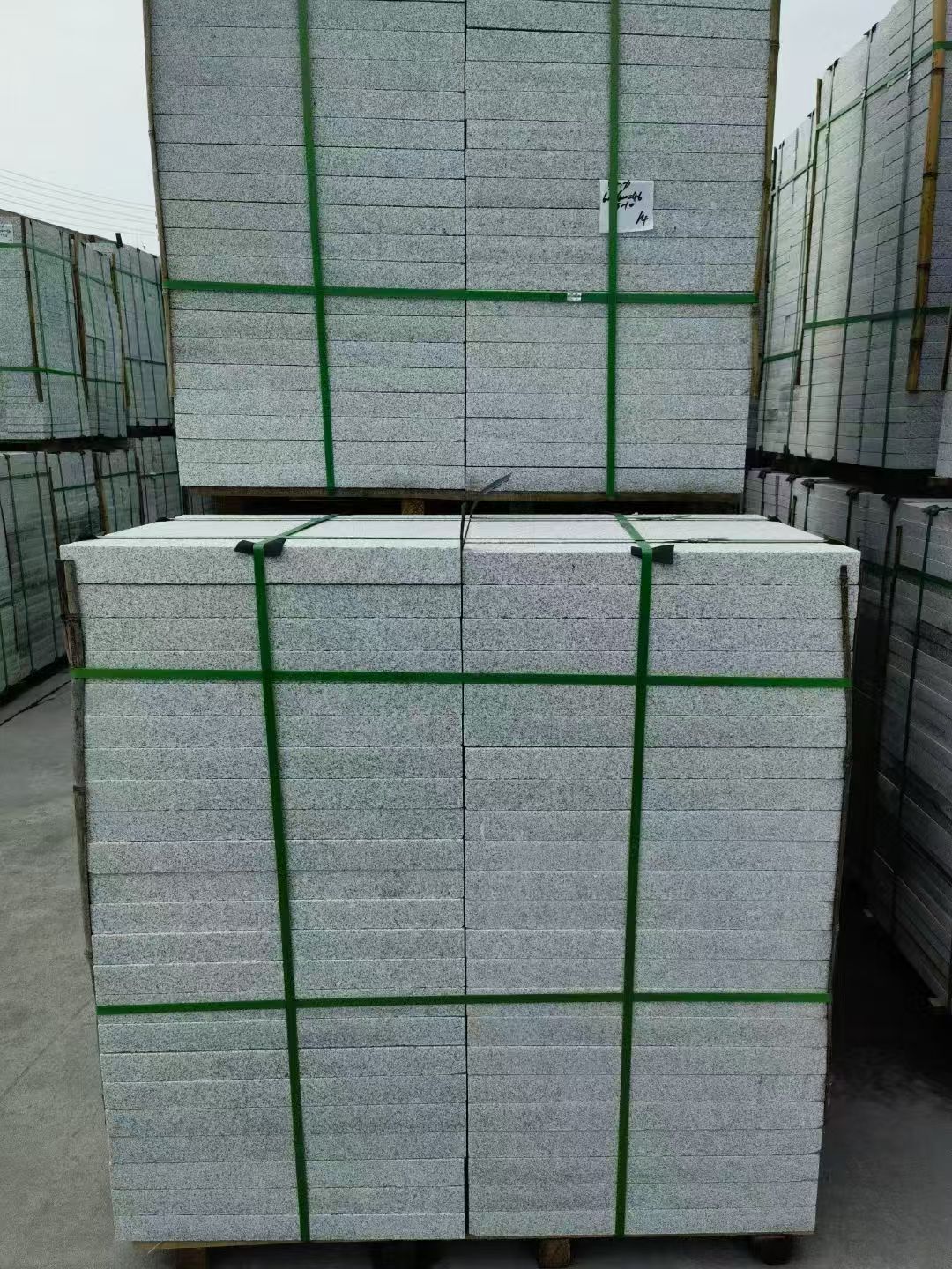 伊春 芝麻白火烧，园林广场市政工程地铺石，1.8~5.0厚均有现货