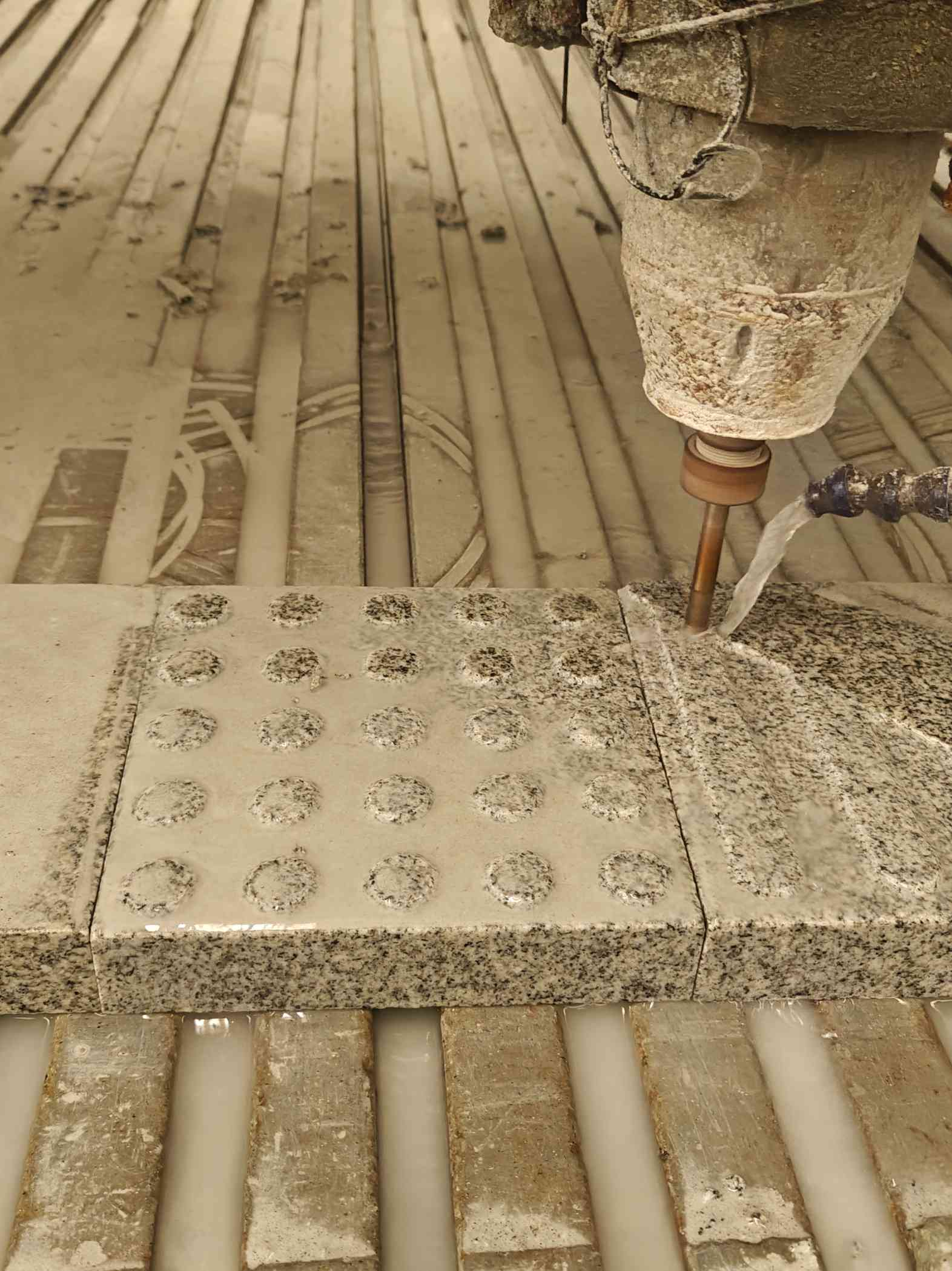 伊春 芝麻白花岗岩石材盲人石、盲道石、盲点石