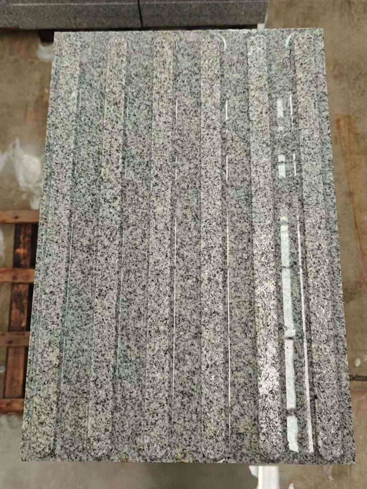 伊春 芝麻白花岗岩荔枝面雕刻盲道，盲条