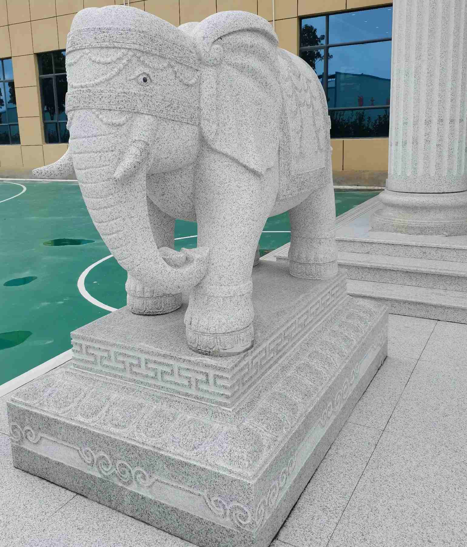 伊春 白麻花岗岩动物异形石雕-大象