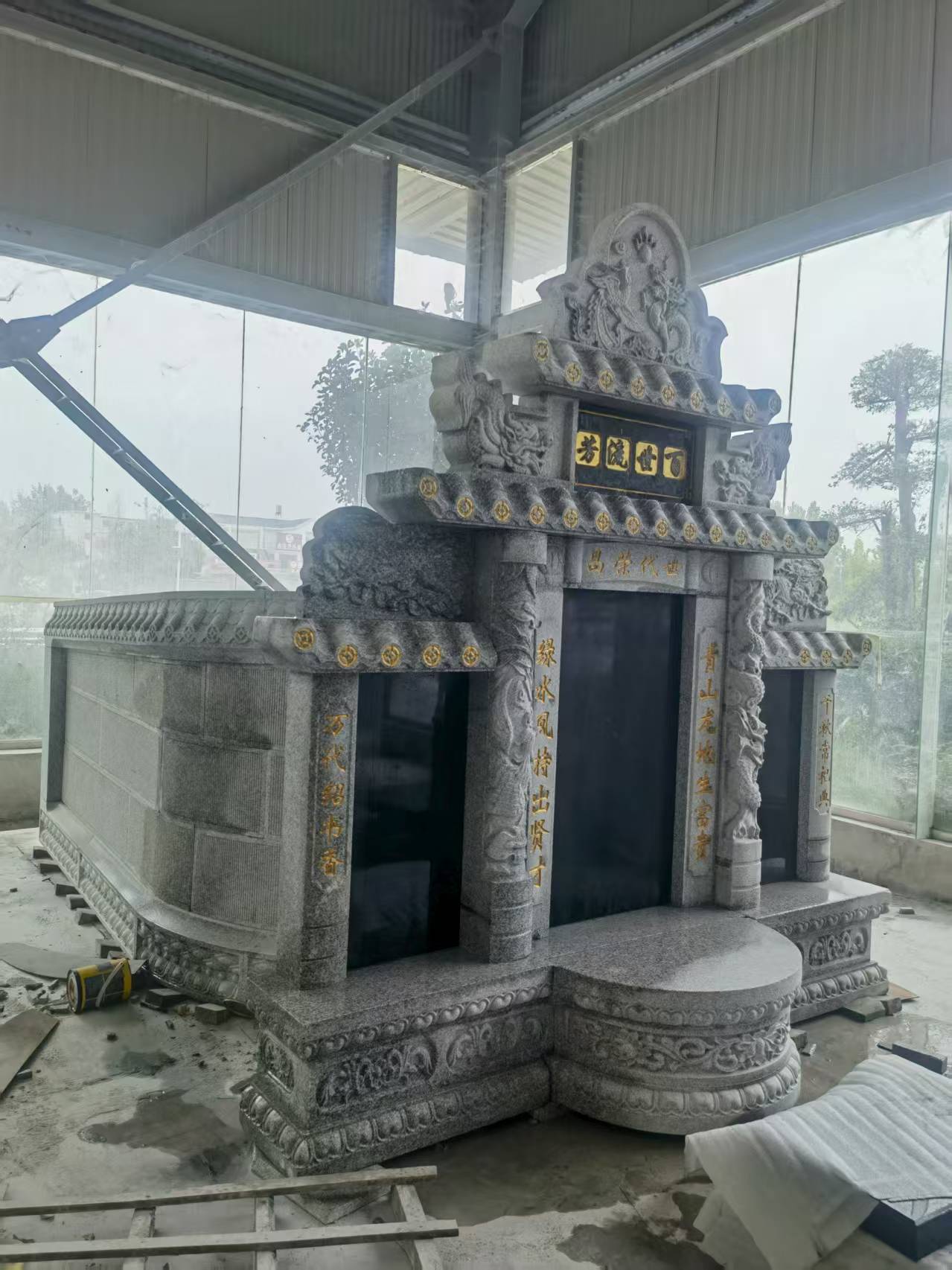 伊春 芝麻白墓碑效果展示图